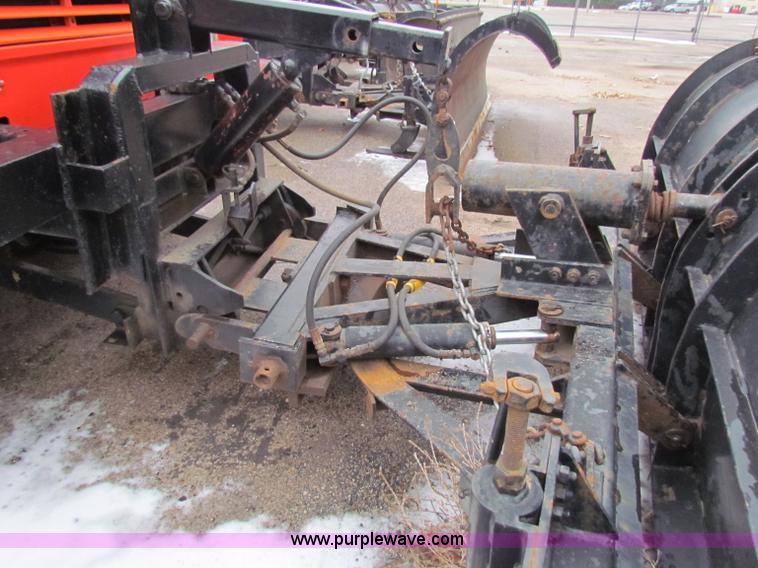 image for item B7135 1997 International 4900 tandem axle dump truck