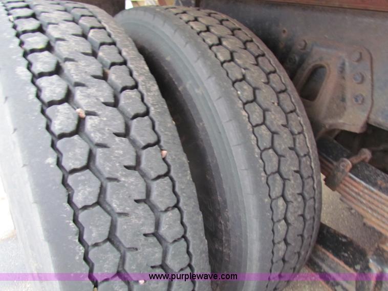 image for item B7135 1997 International 4900 tandem axle dump truck