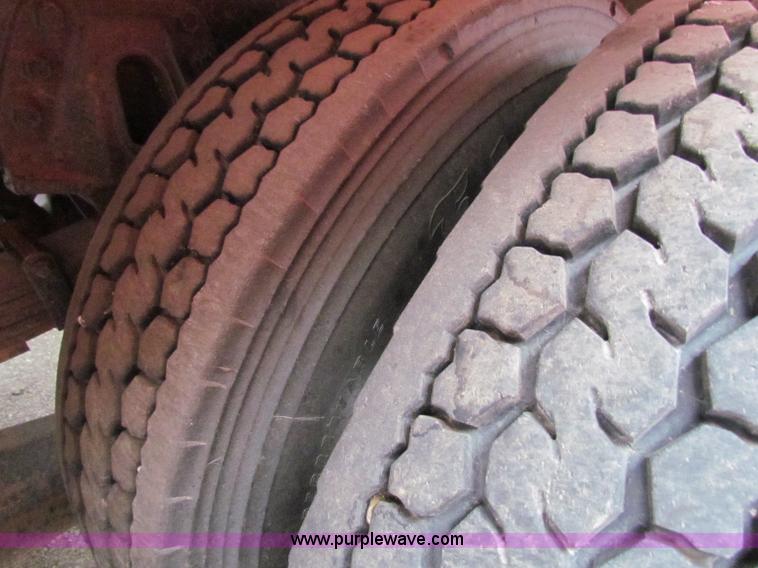 image for item B7135 1997 International 4900 tandem axle dump truck