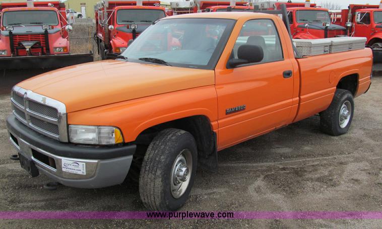 image for item D6528 2001 Dodge Ram 2500 pickup truck