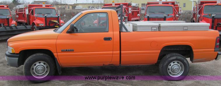 image for item D6528 2001 Dodge Ram 2500 pickup truck