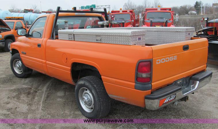 image for item D6528 2001 Dodge Ram 2500 pickup truck