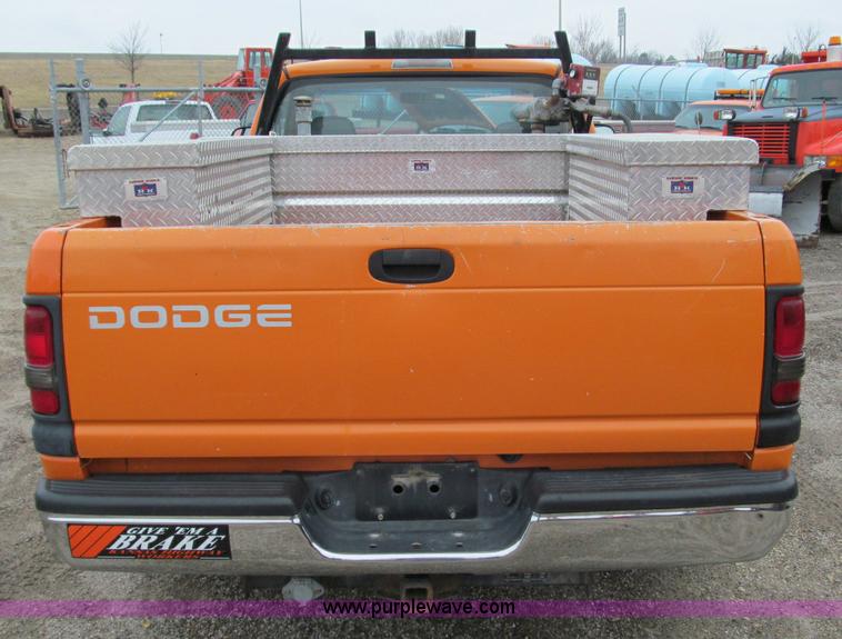 image for item D6528 2001 Dodge Ram 2500 pickup truck