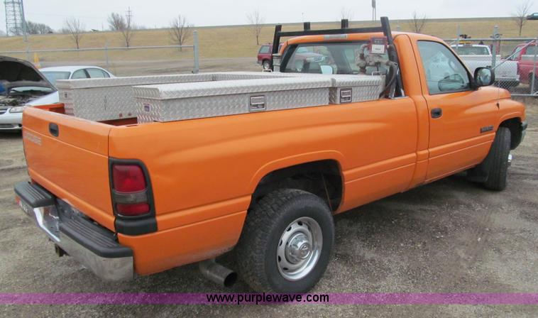 image for item D6528 2001 Dodge Ram 2500 pickup truck