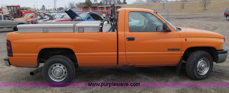image for item D6528 2001 Dodge Ram 2500 pickup truck