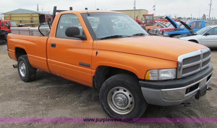 image for item D6528 2001 Dodge Ram 2500 pickup truck