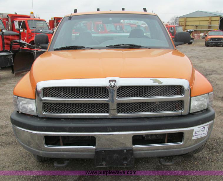 image for item D6528 2001 Dodge Ram 2500 pickup truck