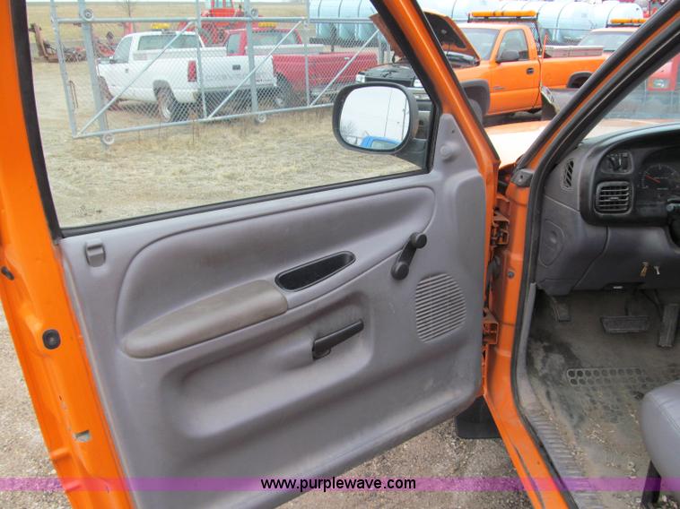image for item D6528 2001 Dodge Ram 2500 pickup truck