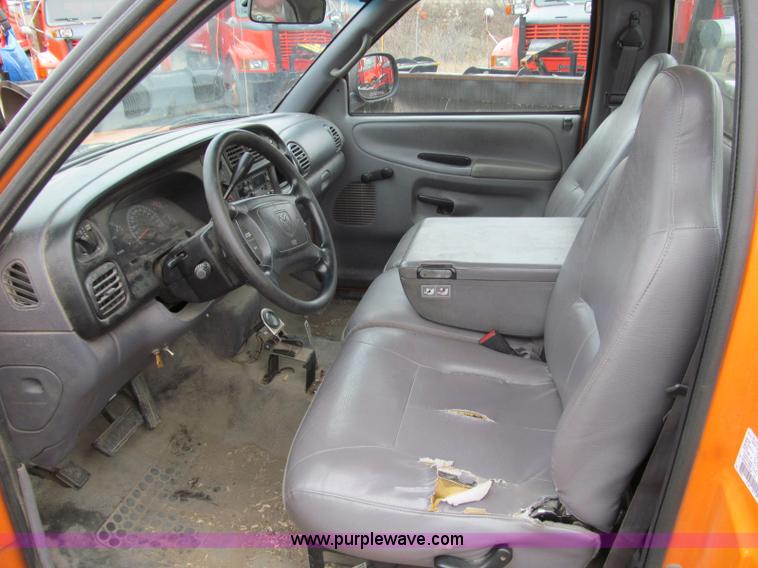 image for item D6528 2001 Dodge Ram 2500 pickup truck
