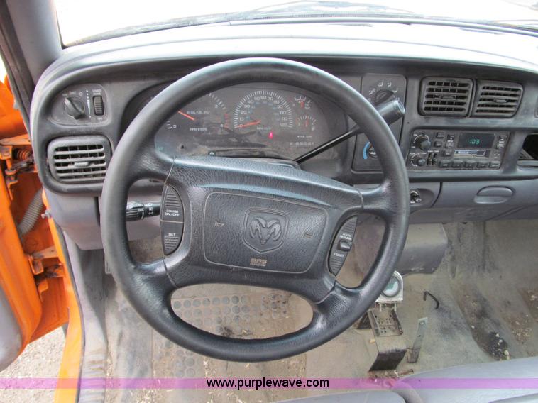 image for item D6528 2001 Dodge Ram 2500 pickup truck