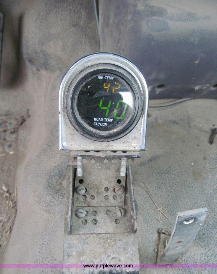image for item D6528 2001 Dodge Ram 2500 pickup truck
