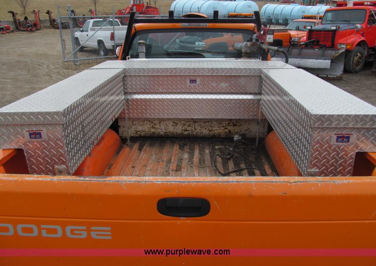 image for item D6528 2001 Dodge Ram 2500 pickup truck