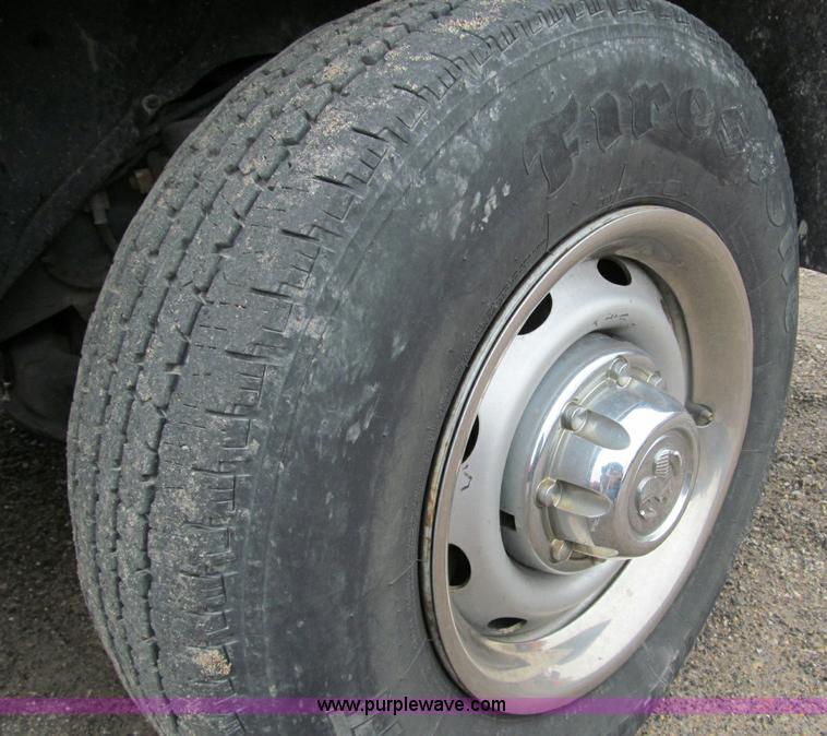image for item D6528 2001 Dodge Ram 2500 pickup truck