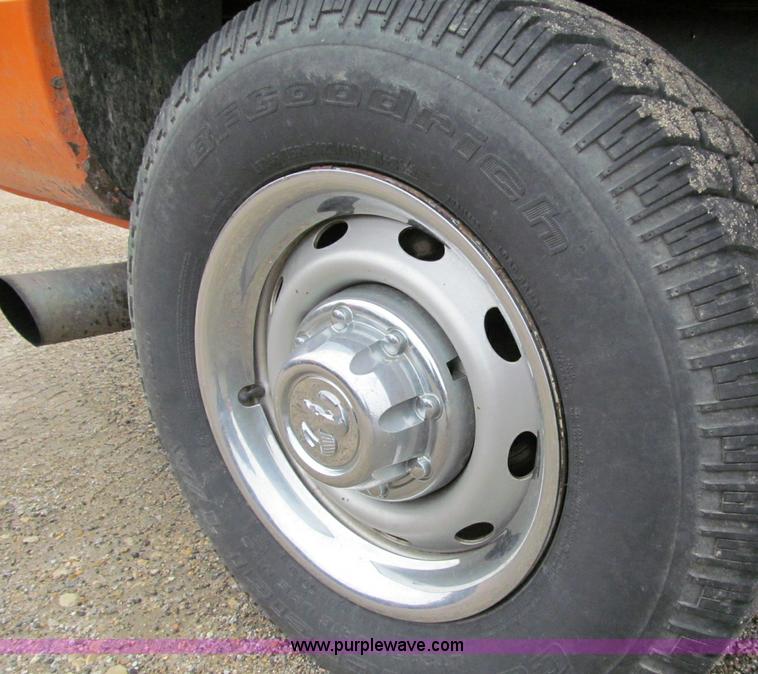 image for item D6528 2001 Dodge Ram 2500 pickup truck