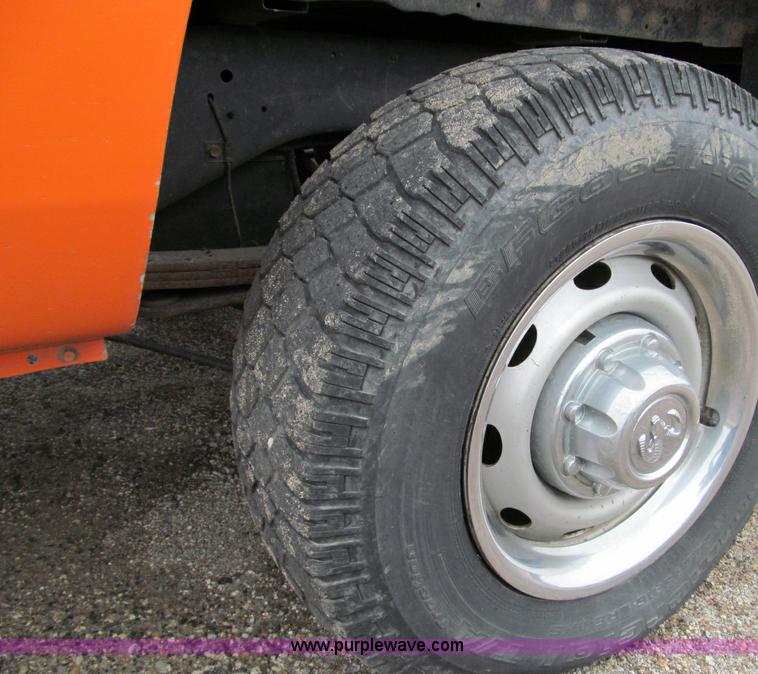 image for item D6528 2001 Dodge Ram 2500 pickup truck