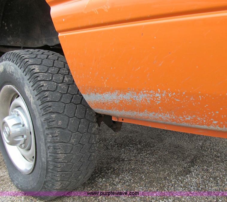 image for item D6528 2001 Dodge Ram 2500 pickup truck