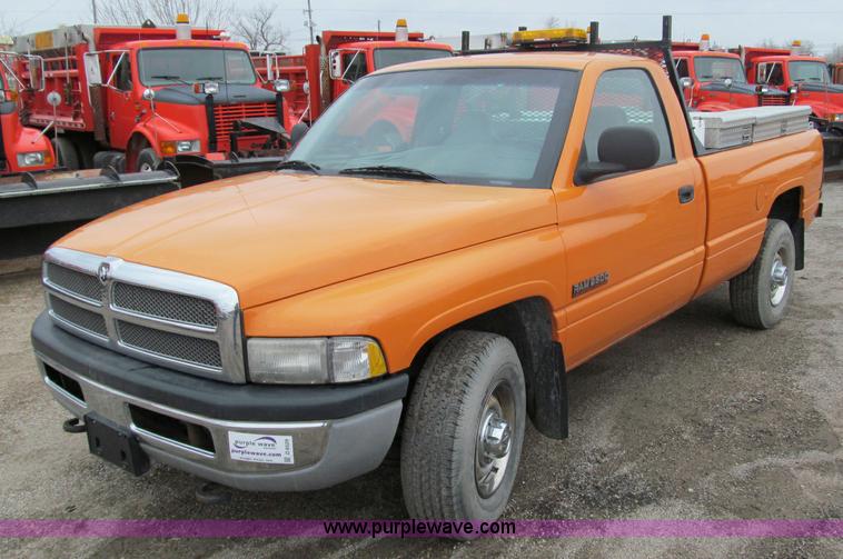 image for item D6529 2001 Dodge Ram 2500 pickup truck