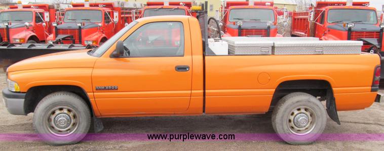 image for item D6529 2001 Dodge Ram 2500 pickup truck