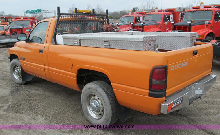 image for item D6529 2001 Dodge Ram 2500 pickup truck