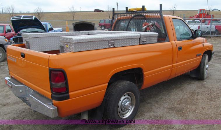 image for item D6529 2001 Dodge Ram 2500 pickup truck