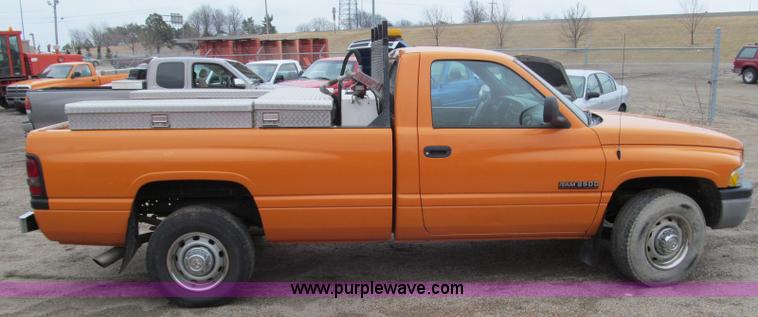 image for item D6529 2001 Dodge Ram 2500 pickup truck