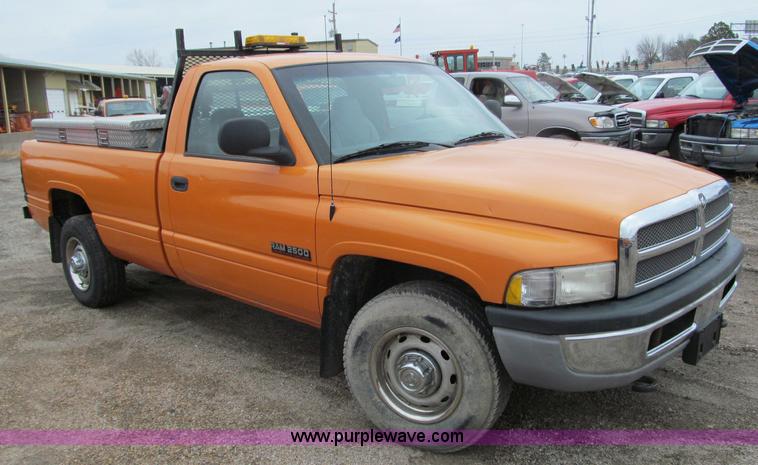 image for item D6529 2001 Dodge Ram 2500 pickup truck