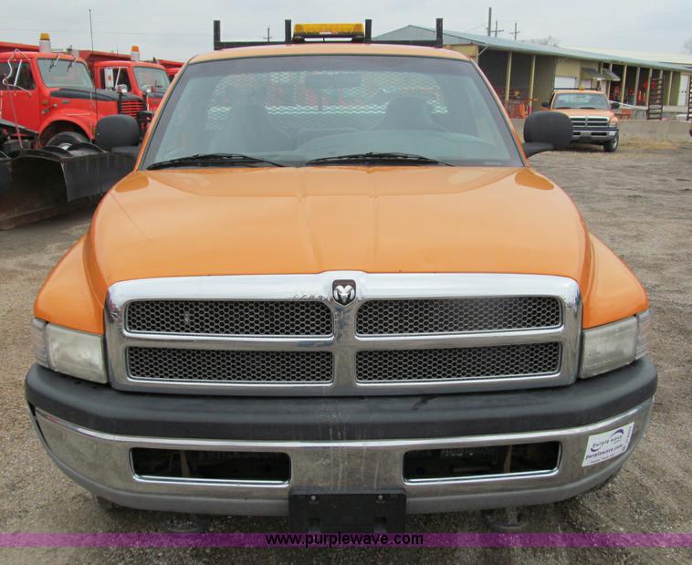 image for item D6529 2001 Dodge Ram 2500 pickup truck