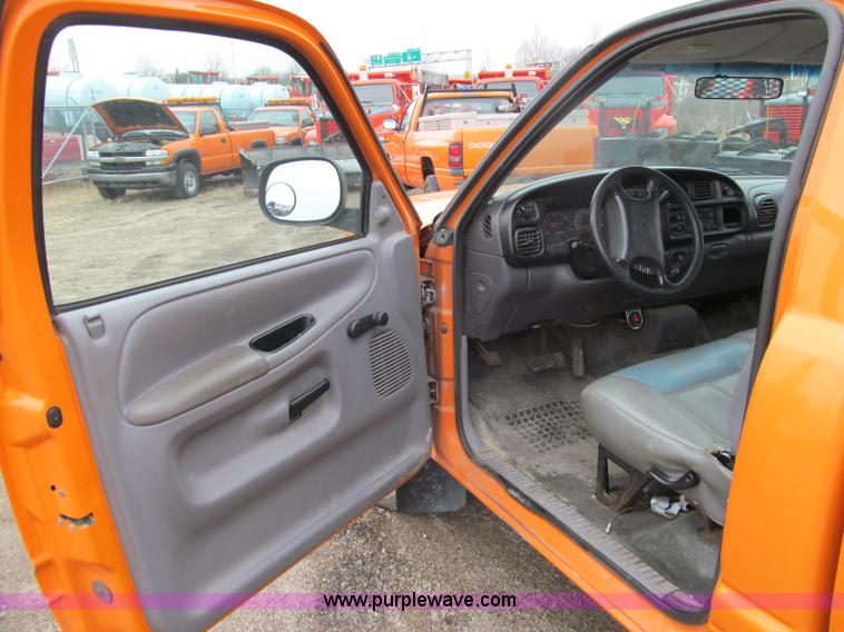 image for item D6529 2001 Dodge Ram 2500 pickup truck