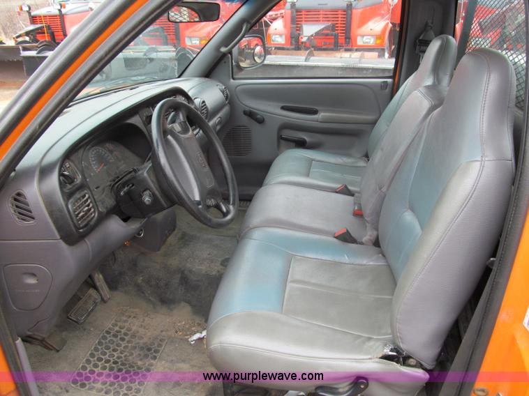 image for item D6529 2001 Dodge Ram 2500 pickup truck