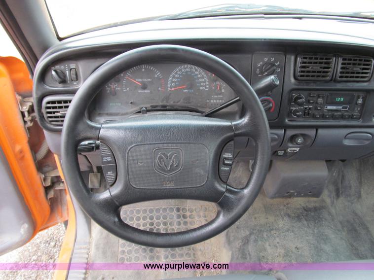 image for item D6529 2001 Dodge Ram 2500 pickup truck