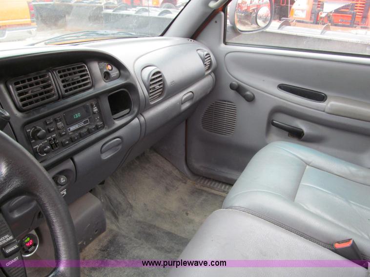 image for item D6529 2001 Dodge Ram 2500 pickup truck