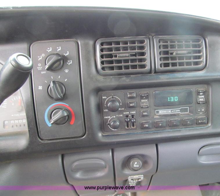 image for item D6529 2001 Dodge Ram 2500 pickup truck