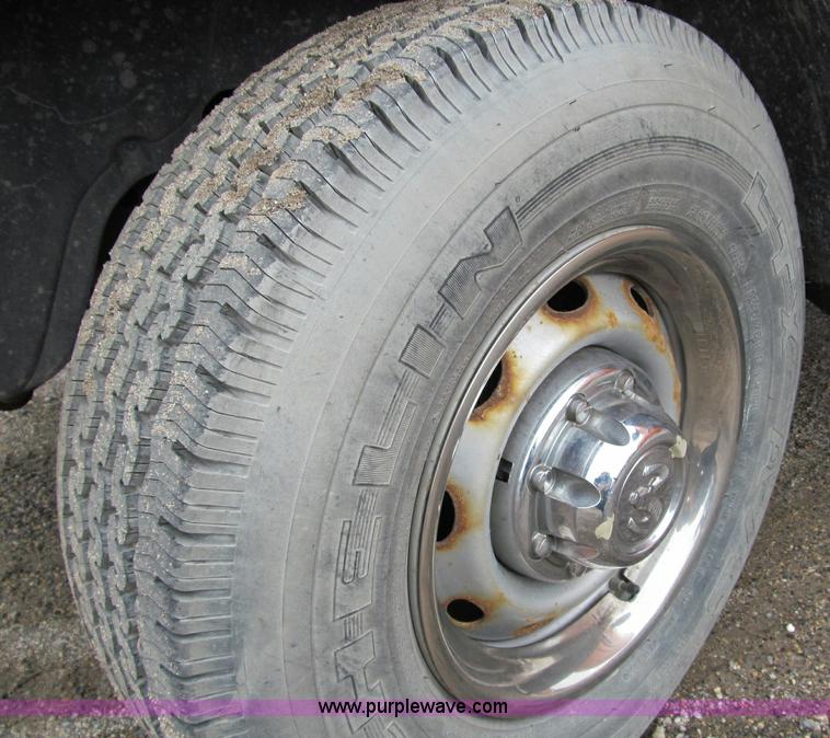 image for item D6529 2001 Dodge Ram 2500 pickup truck