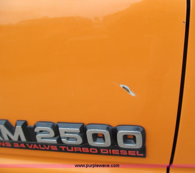 image for item D6529 2001 Dodge Ram 2500 pickup truck