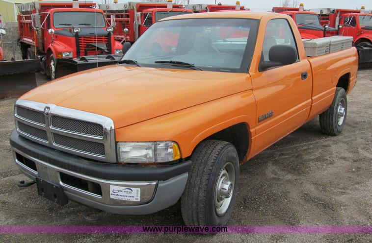 image for item D6530 2001 Dodge Ram 2500 pickup truck