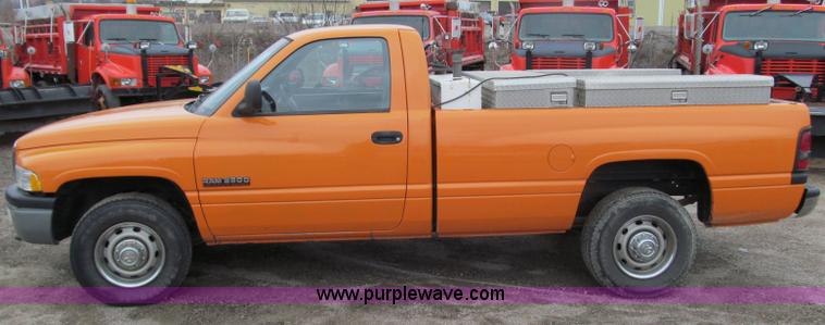 image for item D6530 2001 Dodge Ram 2500 pickup truck