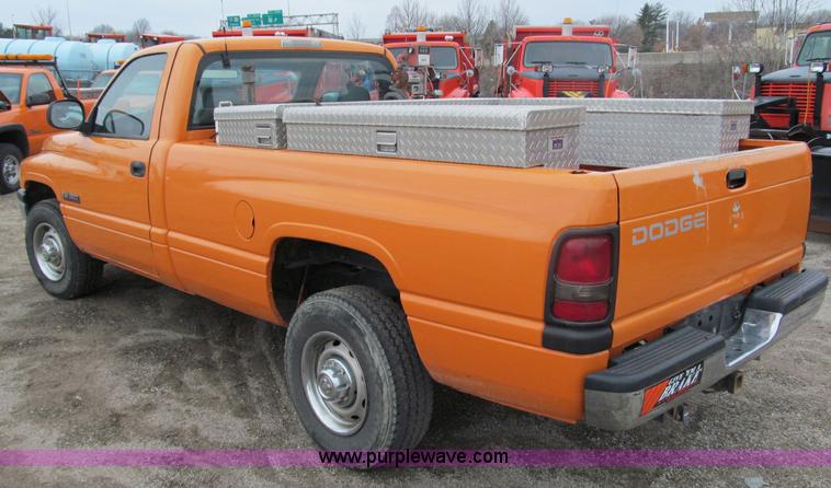 image for item D6530 2001 Dodge Ram 2500 pickup truck