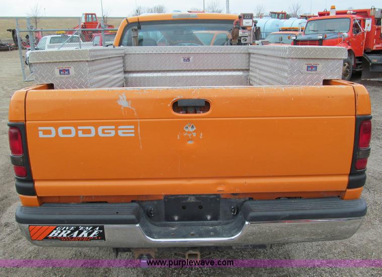 image for item D6530 2001 Dodge Ram 2500 pickup truck