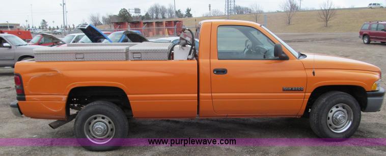 image for item D6530 2001 Dodge Ram 2500 pickup truck