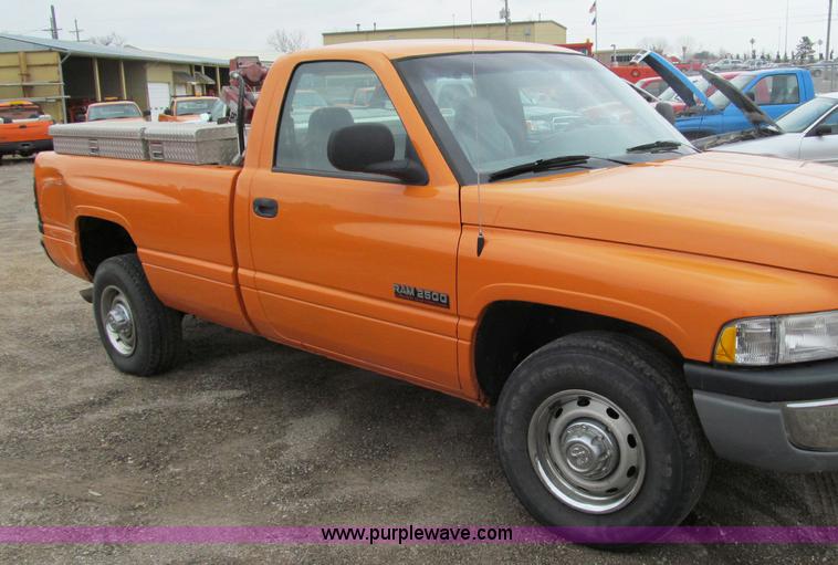image for item D6530 2001 Dodge Ram 2500 pickup truck