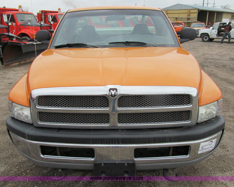 image for item D6530 2001 Dodge Ram 2500 pickup truck