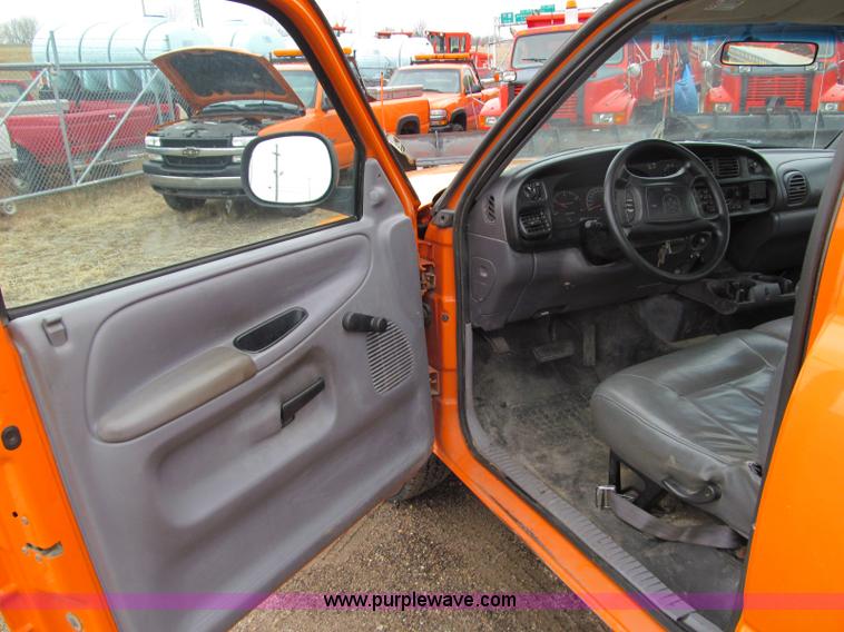 image for item D6530 2001 Dodge Ram 2500 pickup truck