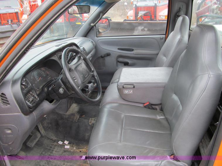 image for item D6530 2001 Dodge Ram 2500 pickup truck
