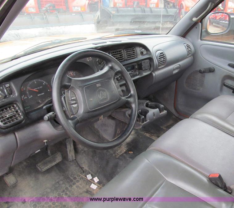 image for item D6530 2001 Dodge Ram 2500 pickup truck
