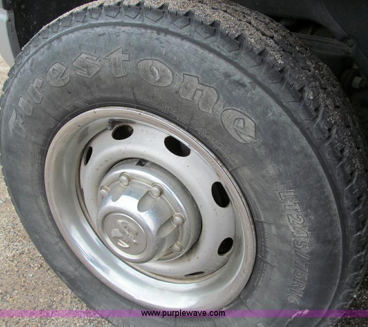 image for item D6530 2001 Dodge Ram 2500 pickup truck