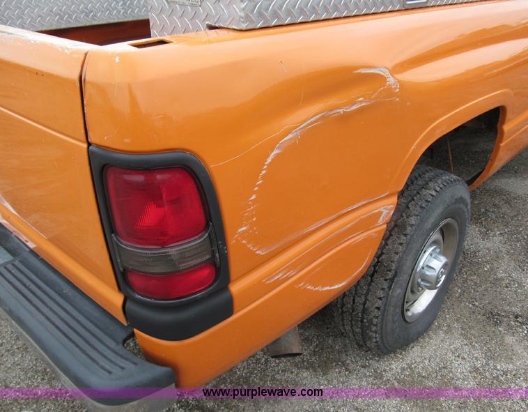 image for item D6530 2001 Dodge Ram 2500 pickup truck