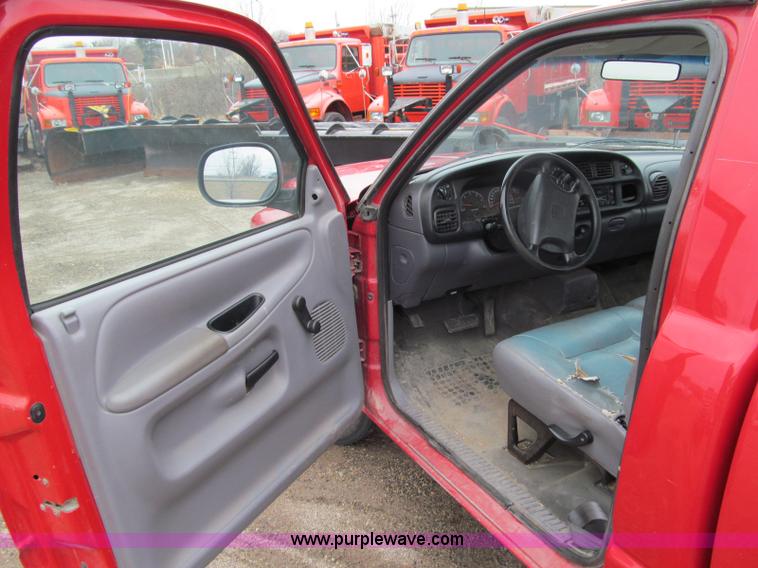 image for item D6531 2001 Dodge Ram 1500 pickup truck
