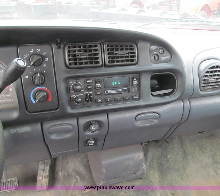 image for item D6531 2001 Dodge Ram 1500 pickup truck