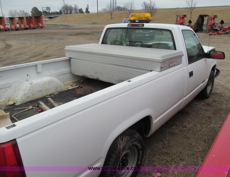 image for item D6532 1997 Chevrolet C1500 W/T pickup truck