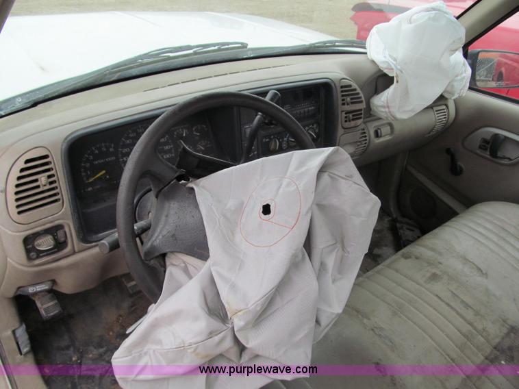 image for item D6532 1997 Chevrolet C1500 W/T pickup truck